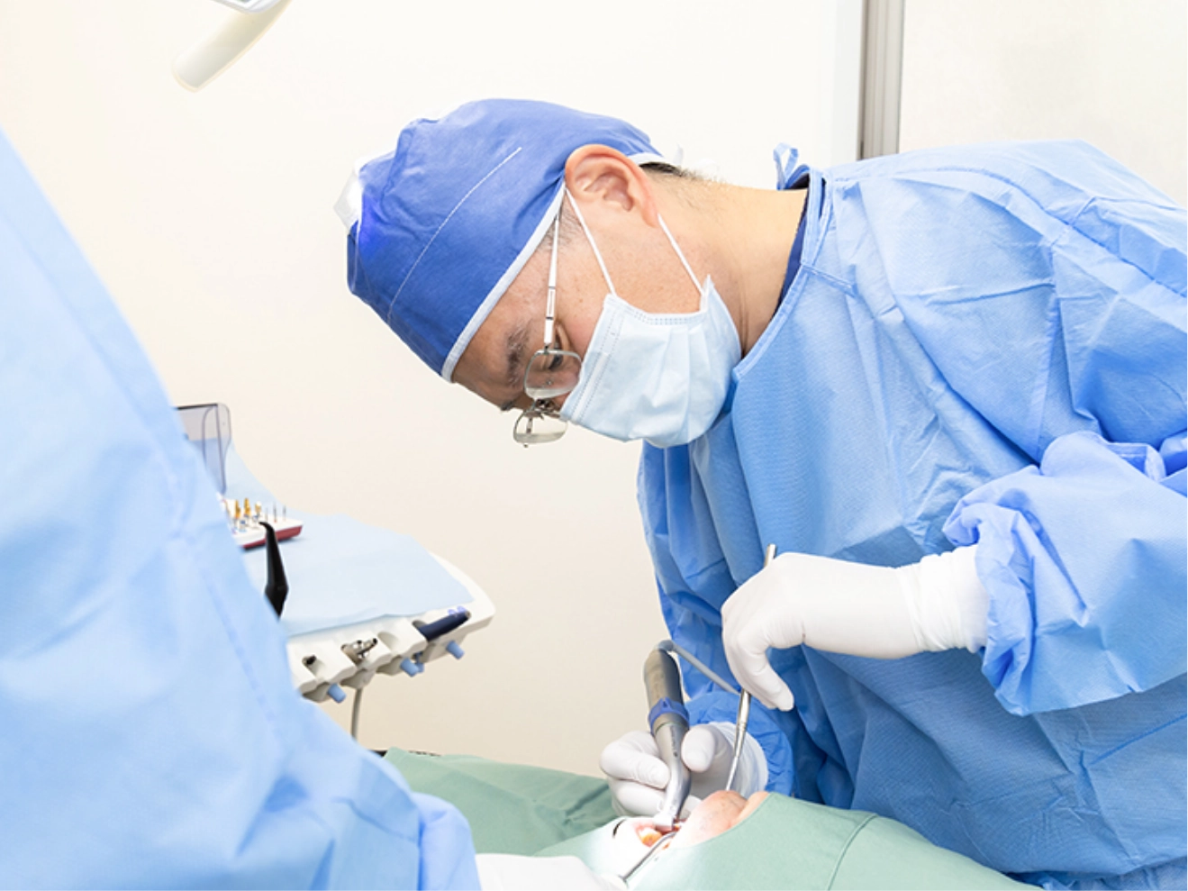 手術(インプラント埋入)