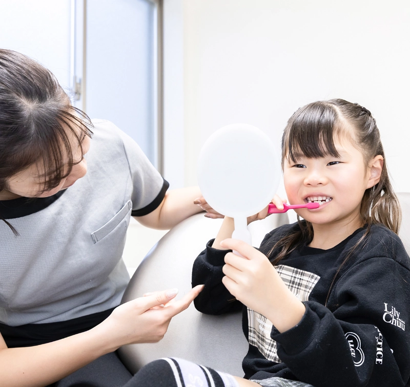 2ヶ月後：定期検診・フッ素塗布